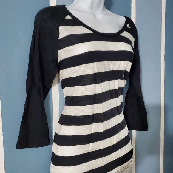 NWT Express Black and White Striped Long Sleeve Top - Picture 4 of 8